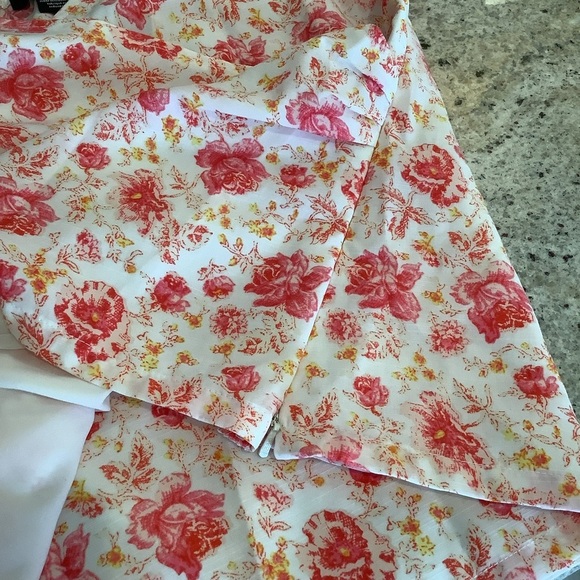 Something Navy Pink Floral Top Blouse Size Medium - Picture 9 of 10